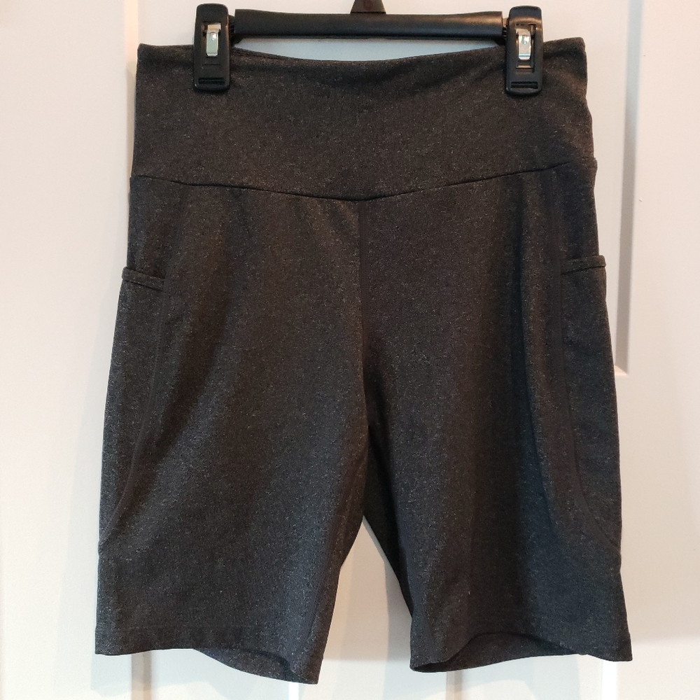 Gray Bike Shorts with Elastic Waistband and Moisture-Wicking Fabric